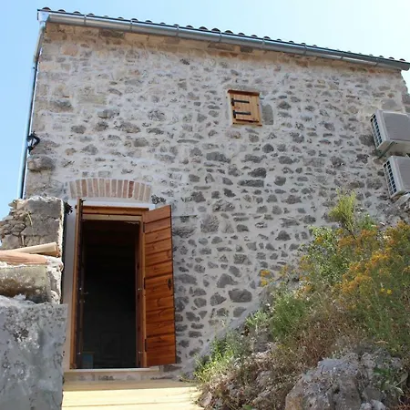 Rustica House *