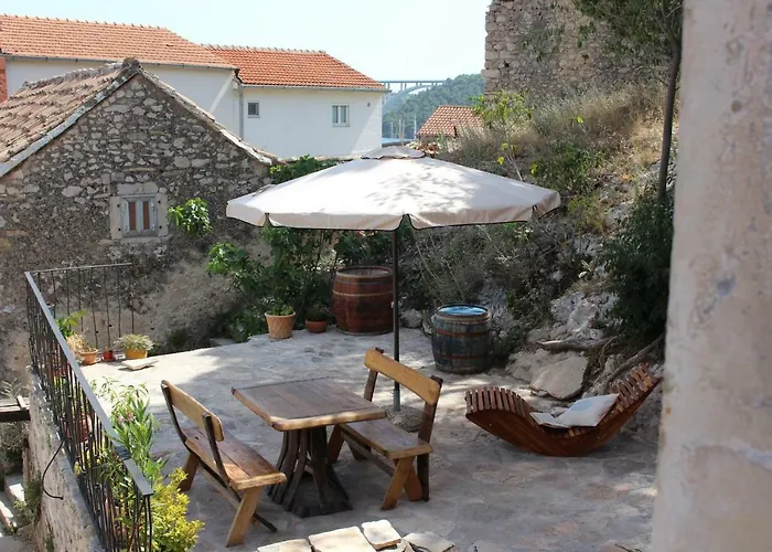 Rustica House Tatil Evi Skradin